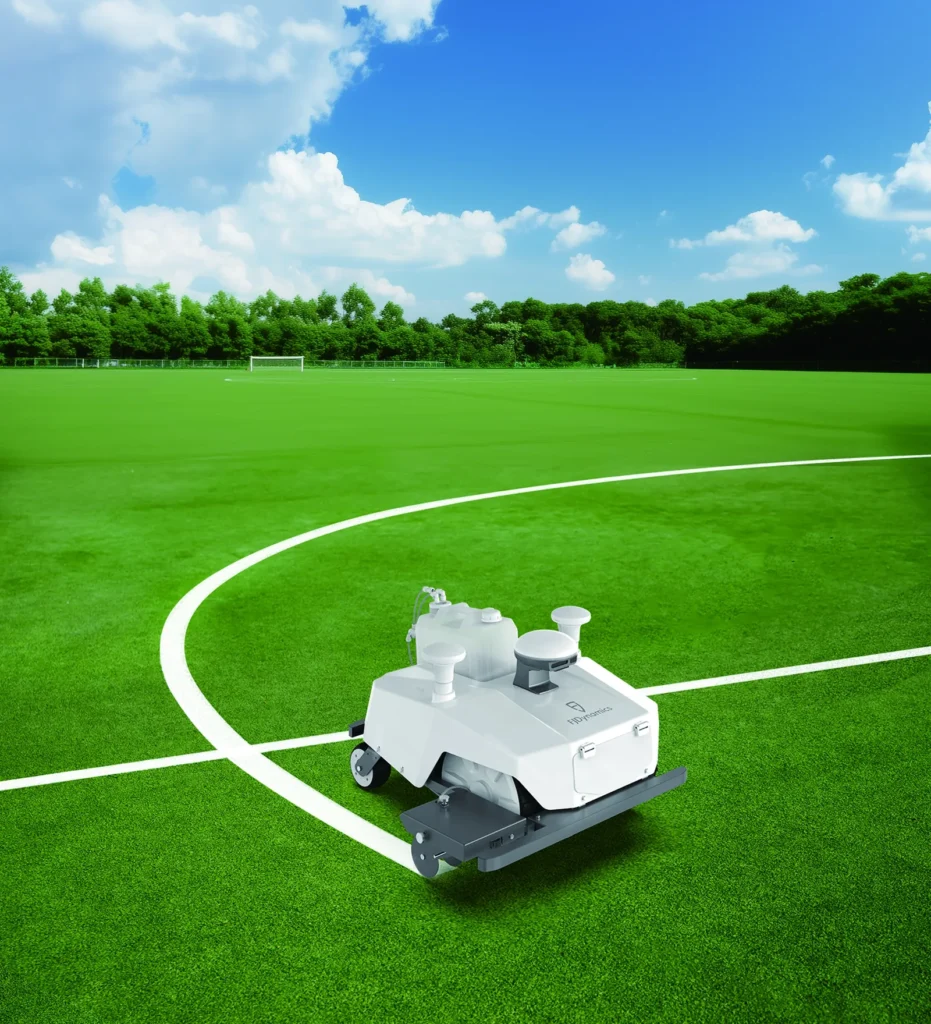 FJD PaintMaster Pro markiert den Mittelkreis eines Fußballfeldes